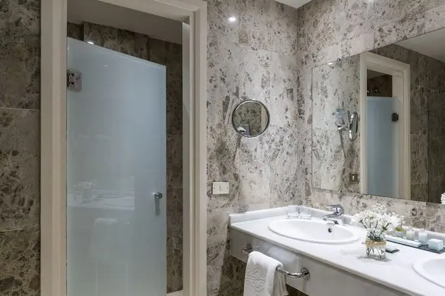 Standard Tek Büyük Yataklı Oda (2 Adults + 1 Child)