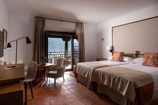 Superior Tek Büyük veya İki Ayrı Yataklı Oda