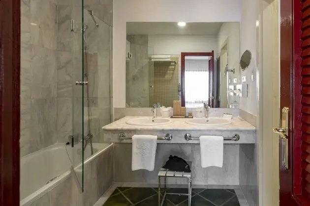 Basic Tek Büyük Yataklı Oda