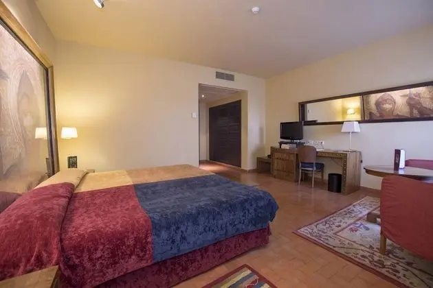 Tek Büyük veya İki Ayrı Yataklı Oda (2 adults + 1 child)