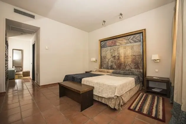 Tek Büyük veya İki Ayrı Yataklı Oda (2 adults + 1 child)