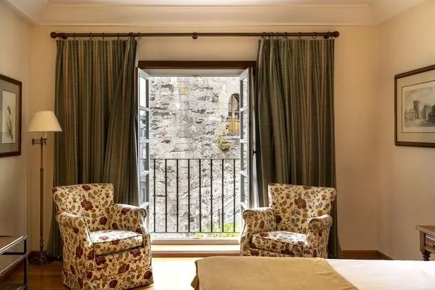 Standard Oda (2 adults and 1 child)