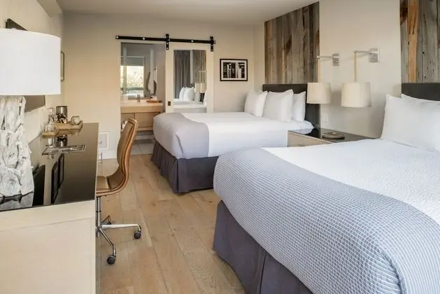 2 Queen Beds, Pool View