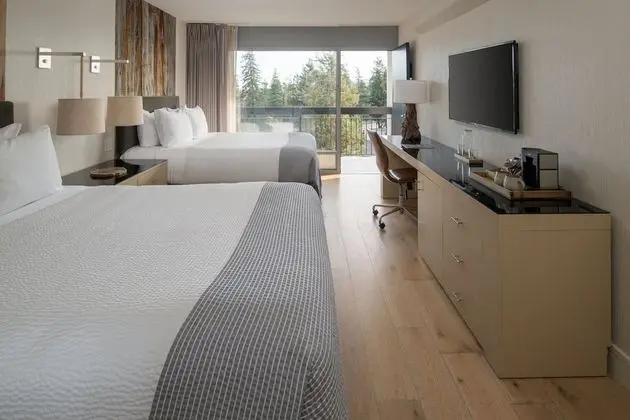 2 Queen Beds, Pool View