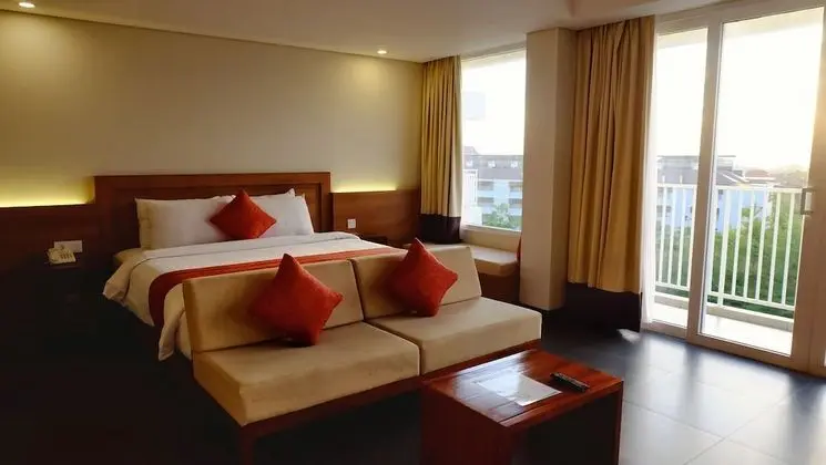 Junior Suite Balcony with Pool View