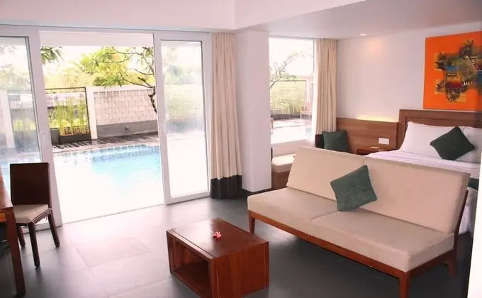 Junior Suite Pool Access