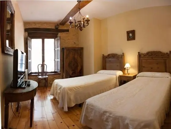 Traditional Tek Büyük Yataklı Oda