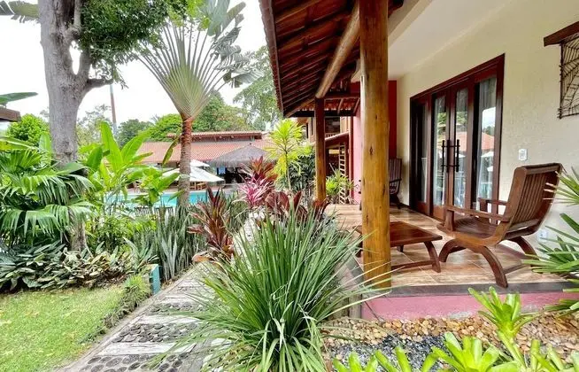 Premium Tek Büyük Yataklı Oda, 1 Yatak Odası, Balkon, Bahçe Manzaralı