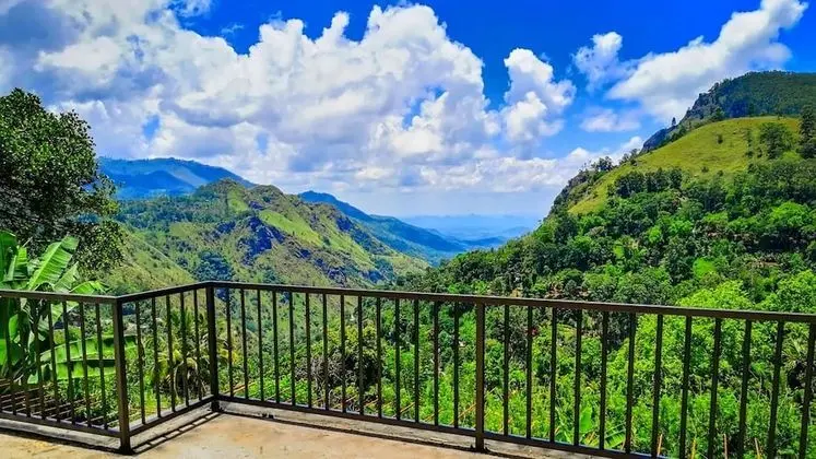 Deluxe Double Room with Mountain View and Balcony