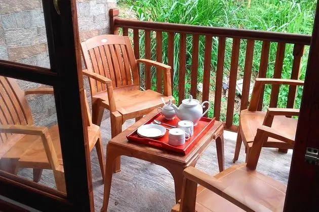Deluxe Family Room with Mountain View and Balcony