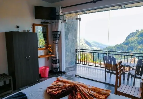 Superior Double Room with Mountain View and Balcony