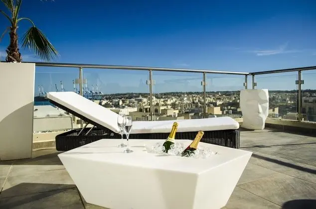 Luxury Çatı Katı Süiti (Penthouse), 4 Yatak Odası, Engellilere Uygun, Kişiye Özel Havuzlu