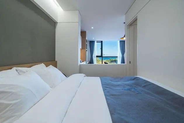 Deluxe Tek Büyük Yataklı Oda, Kısmi Deniz Manzarası
