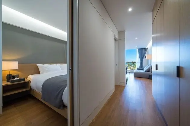 Deluxe Tek Büyük Yataklı Oda, Kısmi Deniz Manzarası