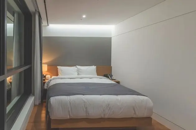 Deluxe Tek Büyük Yataklı Oda, Kısmi Deniz Manzarası