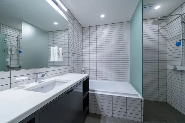 Deluxe Tek Büyük Yataklı Oda, Kısmi Deniz Manzarası