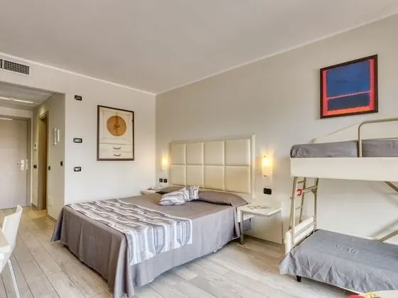 Quintuple Room (Main Building)