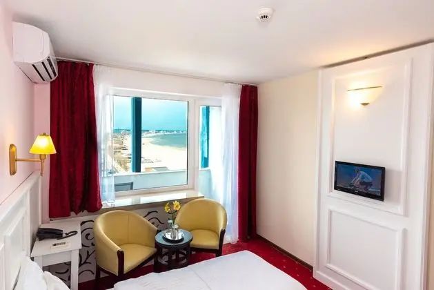 Superior Twin Room, Balcony, Partial Sea View, 5-12 floor