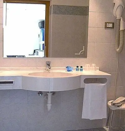 Standard Tek Büyük veya İki Ayrı Yataklı Oda