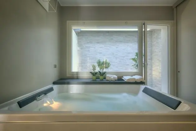 Royal Süit, Sıcak Su Küveti