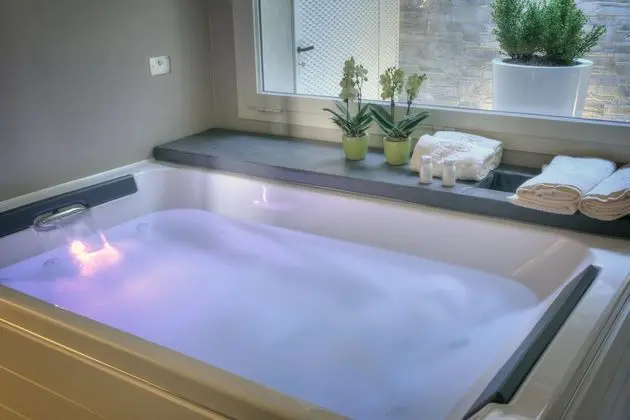 Royal Süit, Sıcak Su Küveti