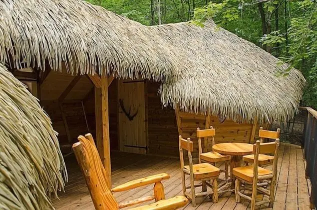 Basic Kulübe (Maison sur Pilotis)