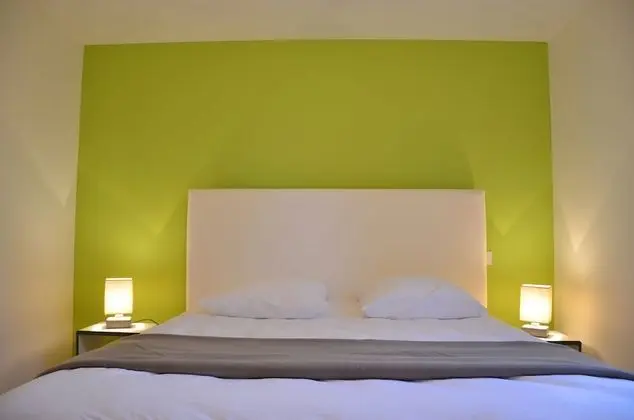 Double Room (Jade)
