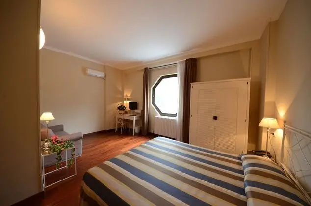 Business Tek Büyük veya İki Ayrı Yataklı Oda