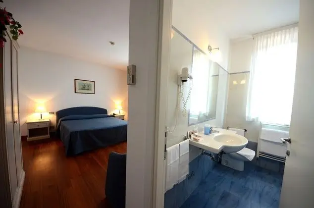 Business Tek Büyük veya İki Ayrı Yataklı Oda