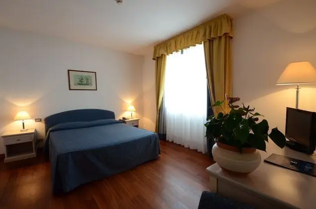 Business Tek Büyük veya İki Ayrı Yataklı Oda