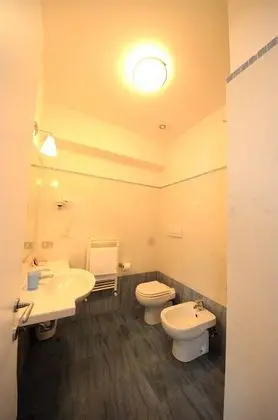 Business Tek Büyük veya İki Ayrı Yataklı Oda