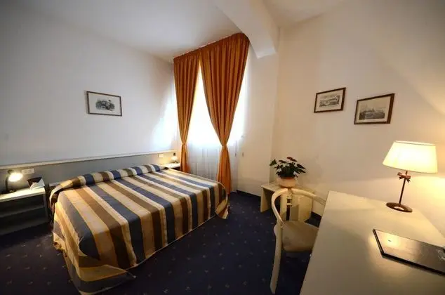 Economy Tek Büyük veya İki Ayrı Yataklı Oda (moquette)