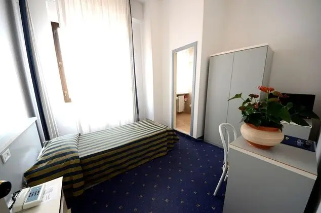 Economy Tek Büyük veya İki Ayrı Yataklı Oda (moquette)