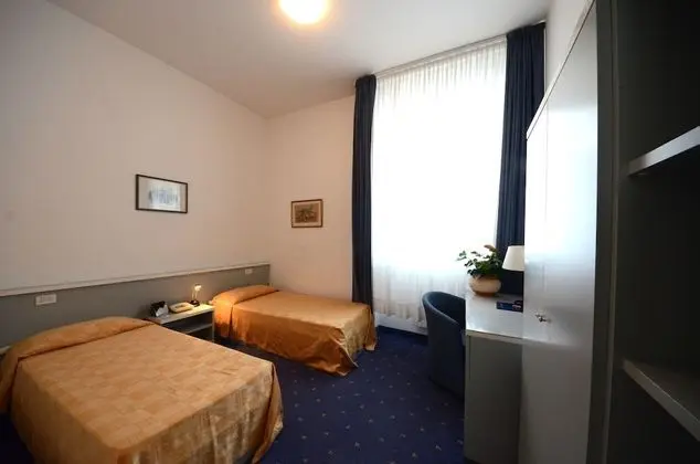 Economy Tek Büyük veya İki Ayrı Yataklı Oda (moquette)