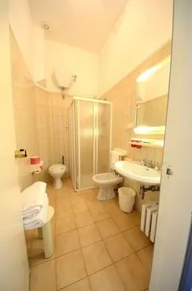 Economy Tek Büyük veya İki Ayrı Yataklı Oda (moquette)