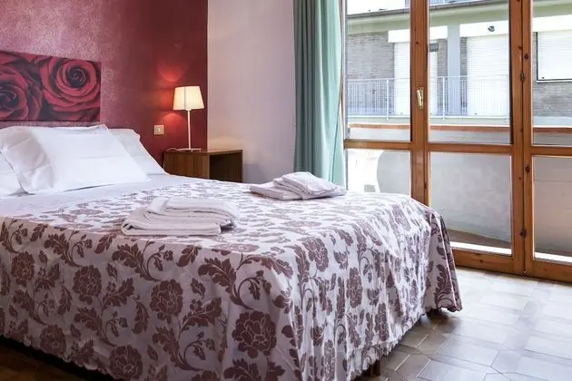 Classic Tek Büyük veya İki Ayrı Yataklı Oda, Balkon, Bahçe Manzaralı