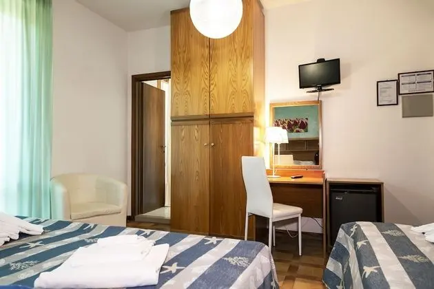 Classic Üç Kişilik Oda, Balkon, Bahçe Manzaralı