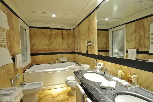 Deluxe Üç Kişilik Oda