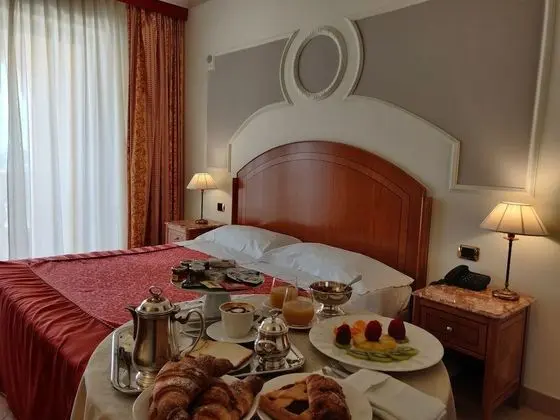 Tek Büyük veya İki Ayrı Yataklı Oda, Deniz Manzaralı