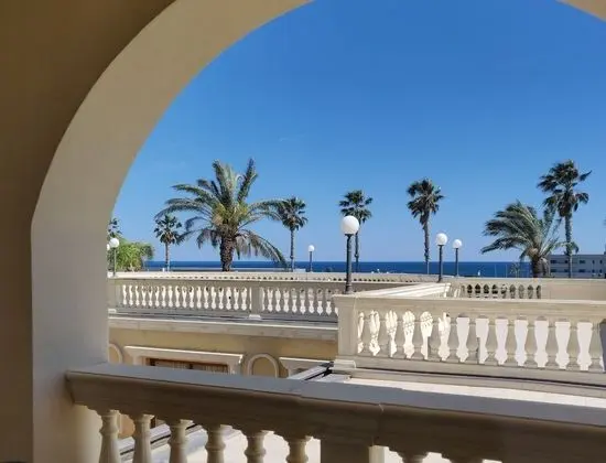 Tek Büyük veya İki Ayrı Yataklı Oda, Deniz Manzaralı