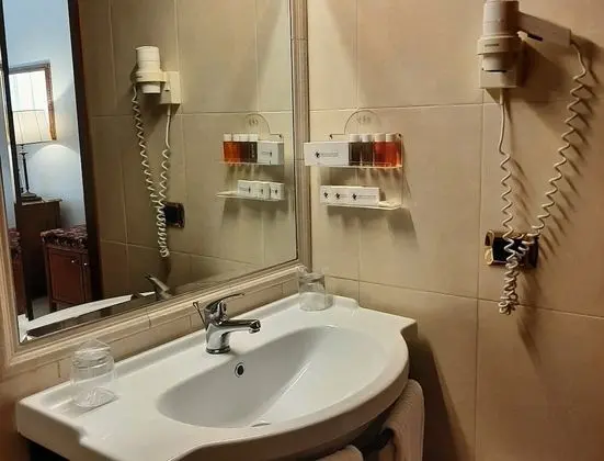 Üç Kişilik Oda