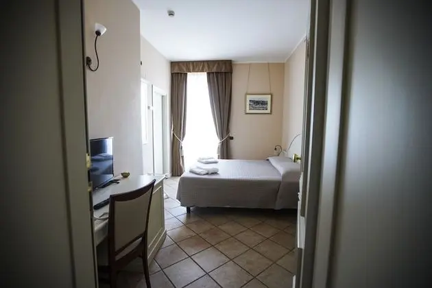 Classic Tek Büyük Yataklı Oda