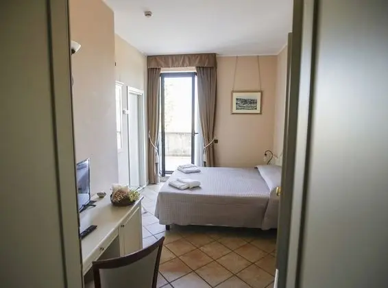 Classic Tek Büyük Yataklı Oda