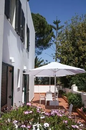 Deluxe Tek Büyük veya İki Ayrı Yataklı Oda, Birden Çok Yatak, Bahçe Manzaralı (Magnolia)