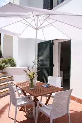 Deluxe Tek Büyük veya İki Ayrı Yataklı Oda, Birden Çok Yatak, Bahçe Manzaralı (Magnolia)