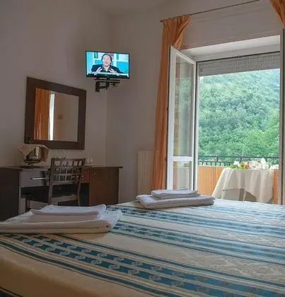 Economy Tek Büyük veya İki Ayrı Yataklı Oda