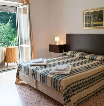 Tek Büyük veya İki Ayrı Yataklı Oda, Balkon