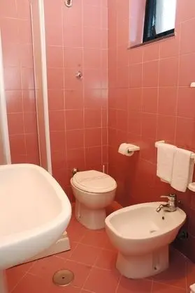 Büyük Yataklı Tek Kişilik Oda