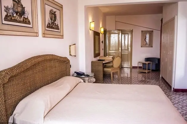 Üç Kişilik Oda, Avlu Manzaralı