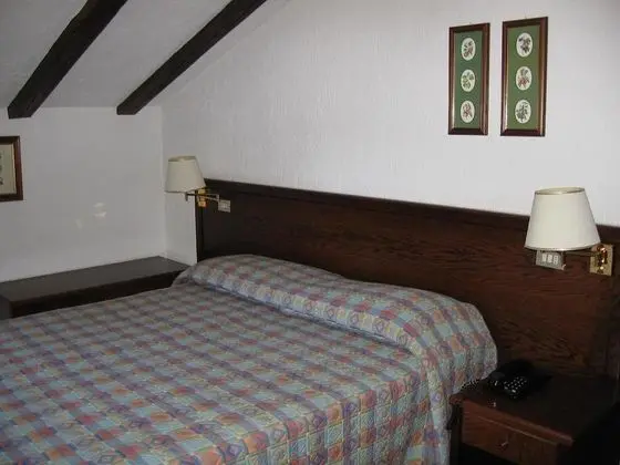 Tek Büyük veya İki Ayrı Yataklı Oda, Dağ Manzaralı